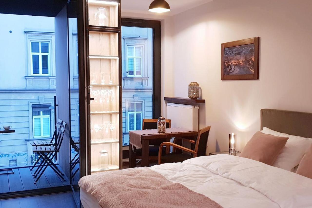 Boutique 108 - Old City, Luxury Apt. With A Garage Krakow Exterior photo