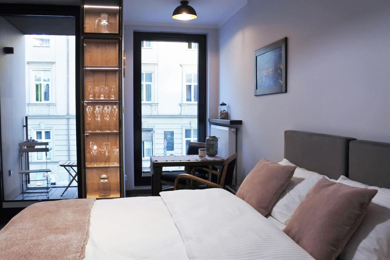 Boutique 108 - Old City, Luxury Apt. With A Garage Krakow Exterior photo